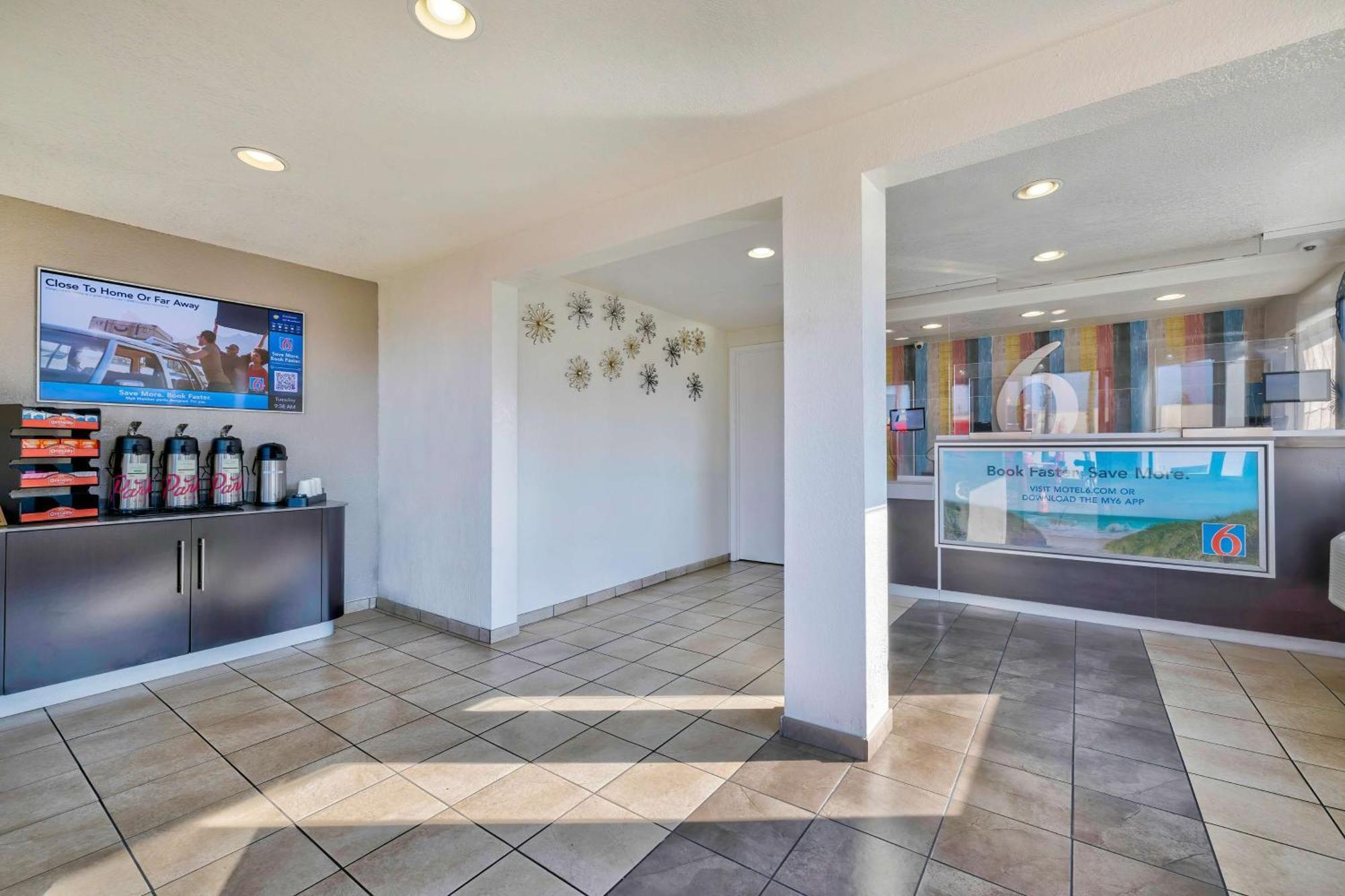 Motel 6-Anaheim, Ca - Fullerton East Екстериор снимка