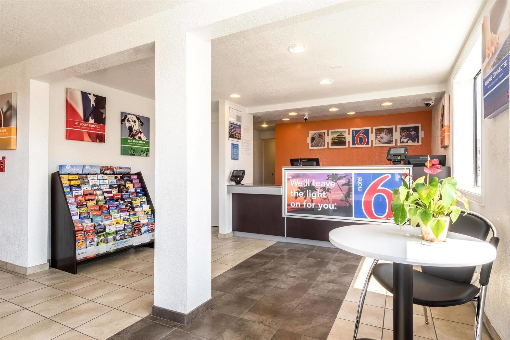 Motel 6-Anaheim, Ca - Fullerton East Екстериор снимка