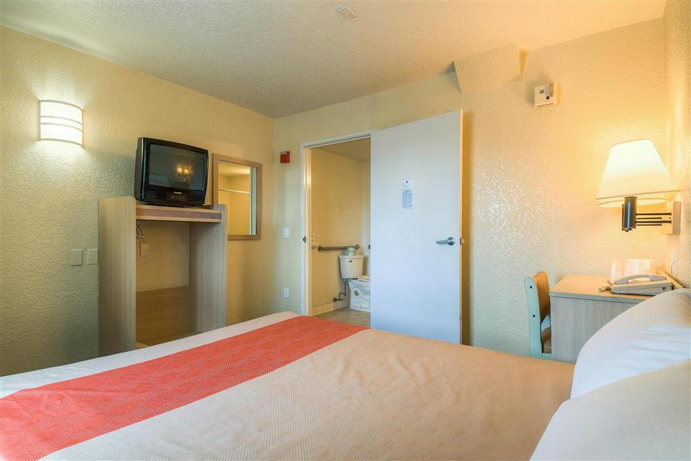 Motel 6-Anaheim, Ca - Fullerton East Стая снимка