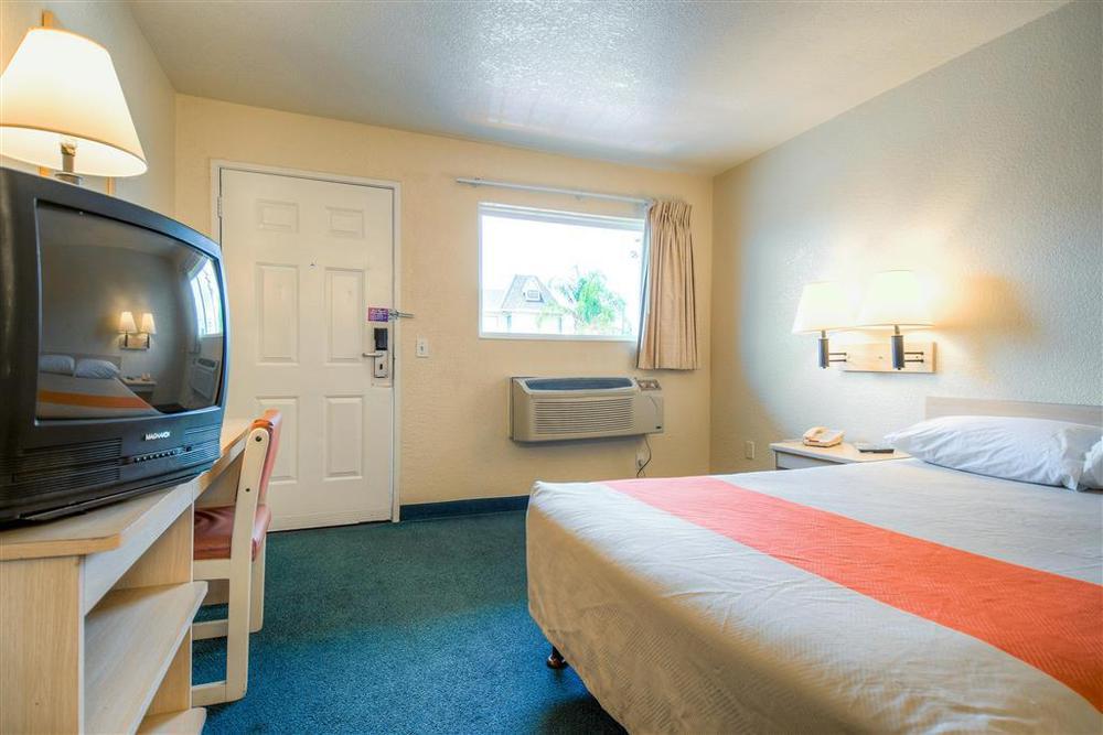 Motel 6-Anaheim, Ca - Fullerton East Стая снимка