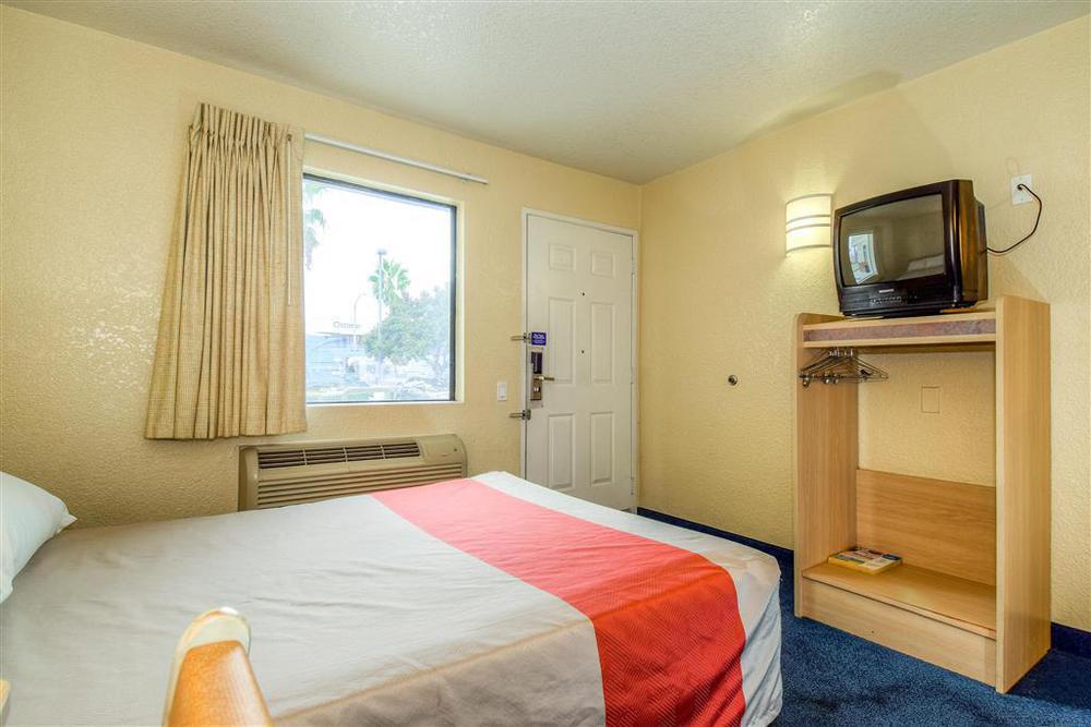 Motel 6-Anaheim, Ca - Fullerton East Стая снимка